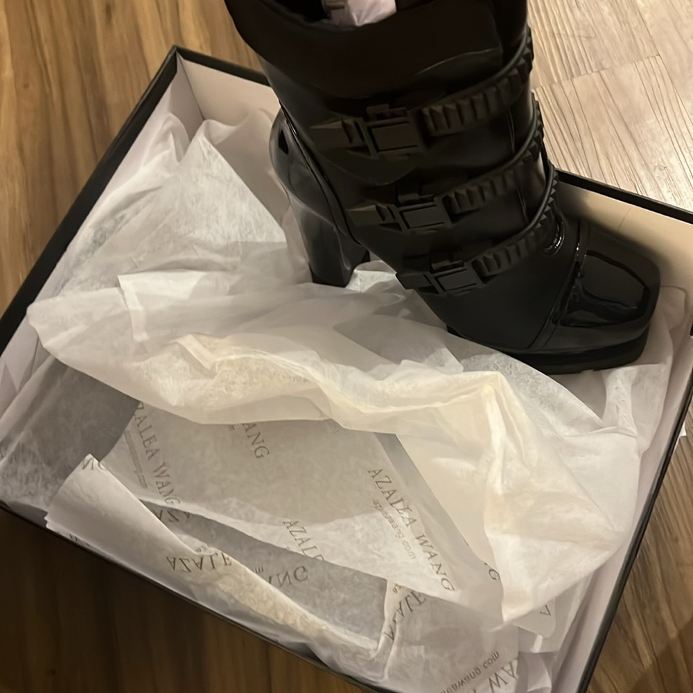 Black Heeled Boots with Chunky Platform and Buckle Straps - Picture 4 of 6